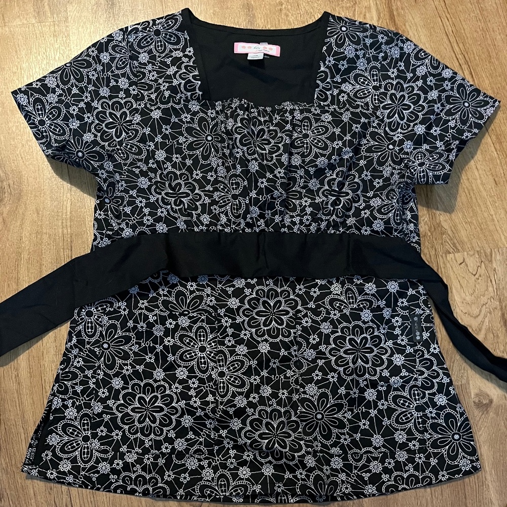 XS Koi black and white scrub top